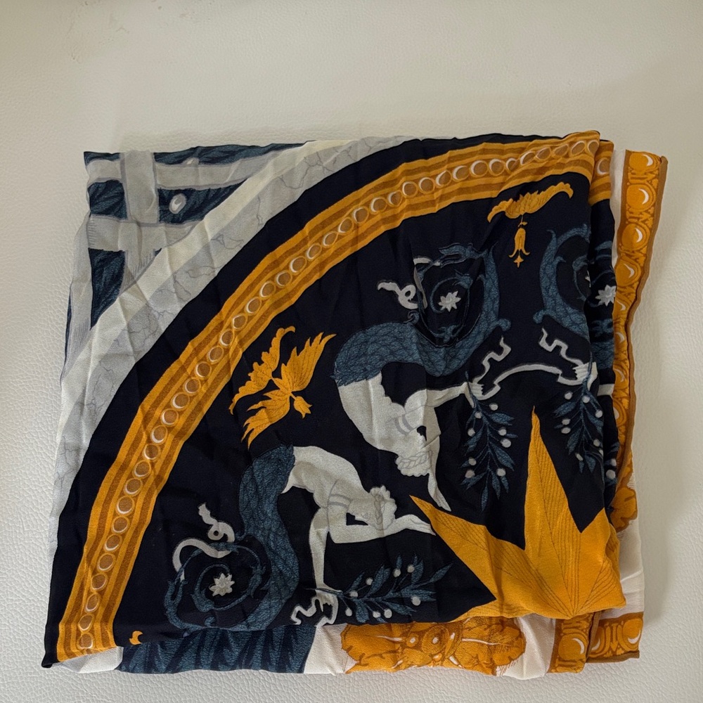 Elegant Black and Gold English Eccentrics 100 % Scarf - Picture 8 of 12